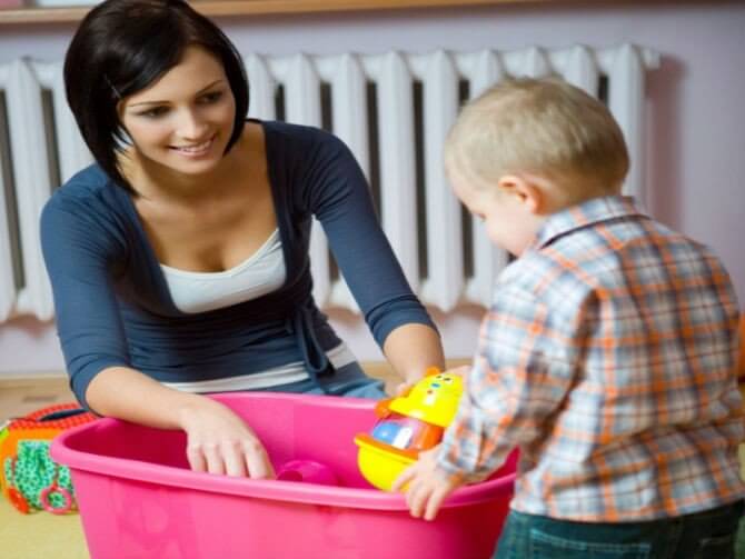 Kinder im Haushalt helfen