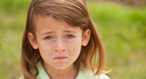 Mobbing unter Kindern verursacht Traurigkeit