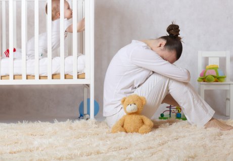 Postnatale Depressionen: Ursachen, Symptome und Behandlung