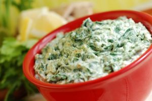 4 schmackhafte Rezepte mit Spinat für Kinder