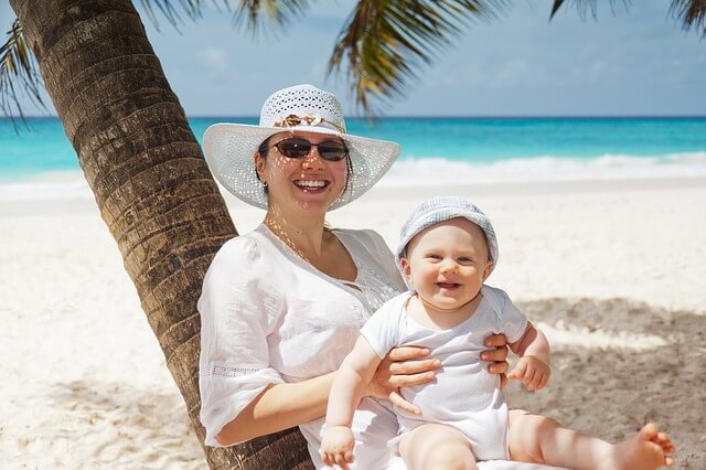 Der erste Strandurlaub mit Baby - was du beachten solltest
