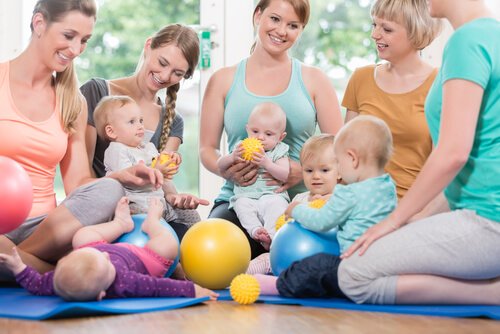 Baby Gyms in der Krabbelgrruppe