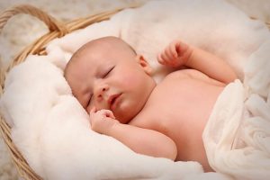 Ist es normal, dass Babys viel schlafen?