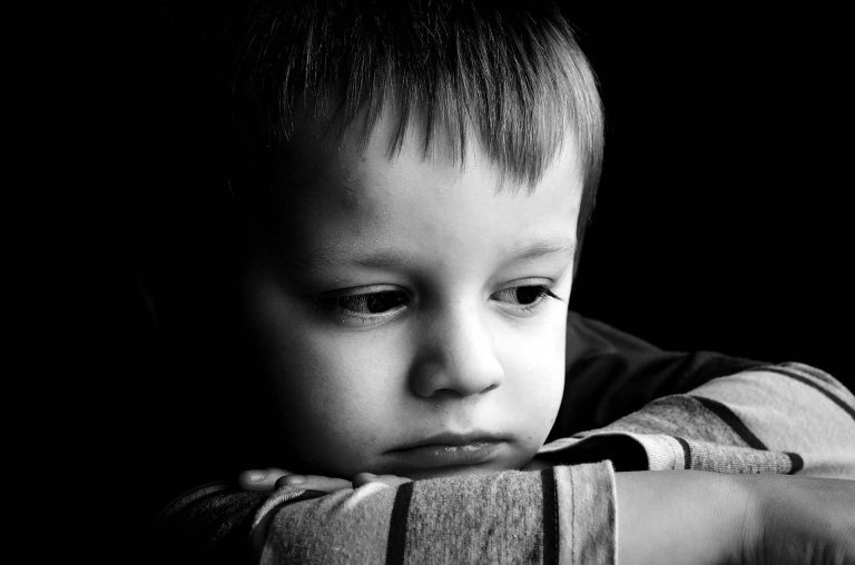 Kind 7 Jahre Weint Wegen Jeder Kleinigkeit