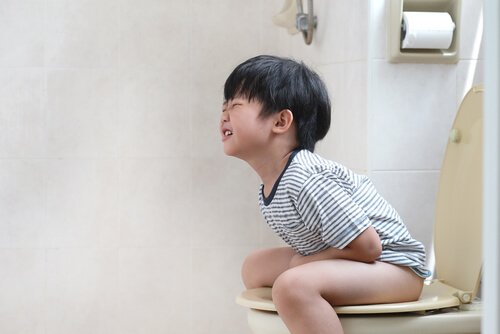 eine Blinddarmentzündung bei Kindern erkennen