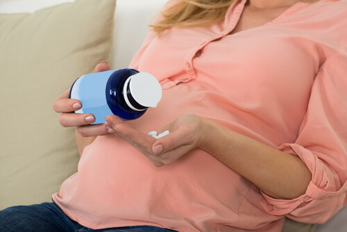 Die richtig dosierte Einnahme von Folsäure in der Schwangerschaft verhindert Missbildungen beim Fötus. 