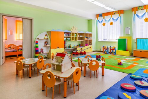 Wie gestaltet man ein Klassenzimmer nach der Montessori-Methode?
