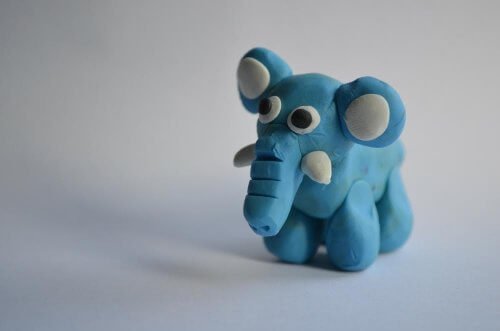 Knete für Kinder fördert das Selbstbewusstsein.