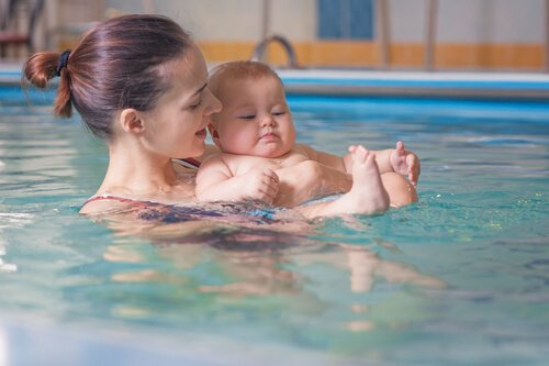 Die Vorteile von Mutter-Kind-Schwimmen Die Vorteile von Mutter-Kind-Schwimmen