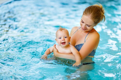 Mutter-Kind-Schwimmen