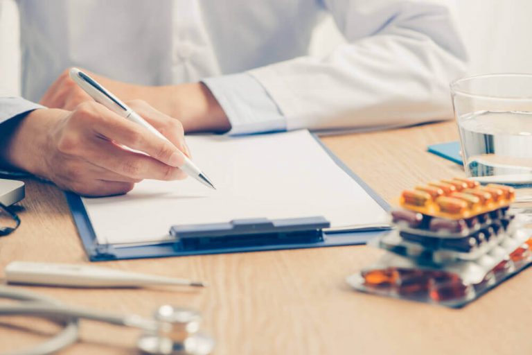 Stillen und Medikamente. Fragen Sie Ihren Arzt.