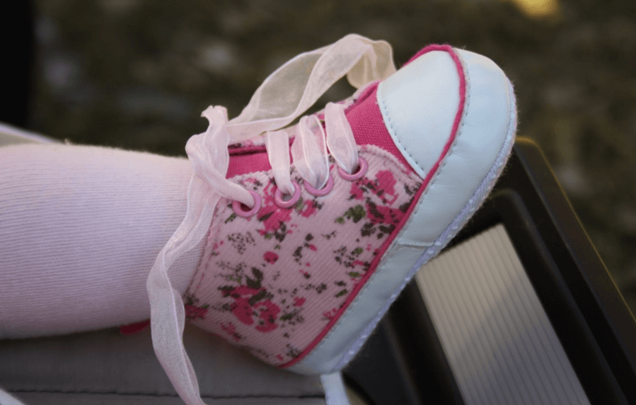 Barfußgehen bei Kindern sollte eine Selbstverständlichkeit sein aber nicht übertrieben werden.