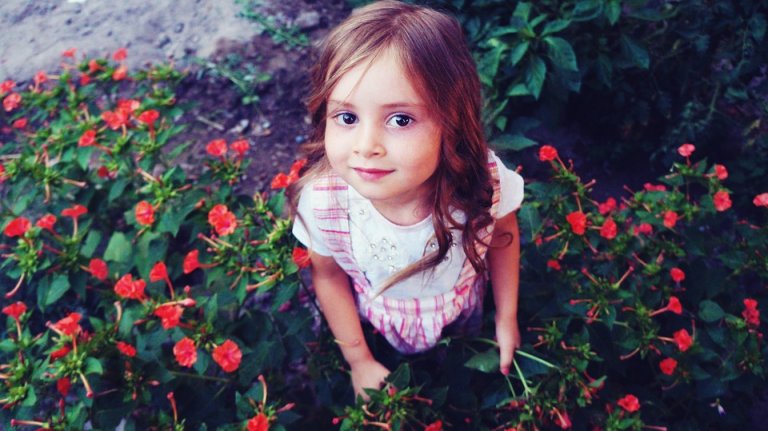 Ein Mädchen findet seine Identität in der Natur: Seltene Mädchennamen.