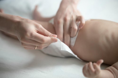 Fehler beim Wickeln des Babys durch zu wenig Vorbereitung.