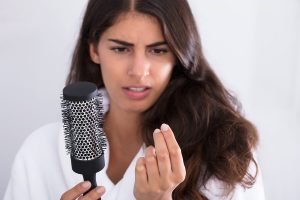 Haarausfall nach der Geburt: Was kann man tun?