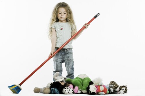 Kindern das Aufräumen beibringen