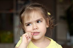 Nägelkauen bei Kindern - musst du dich sorgen?