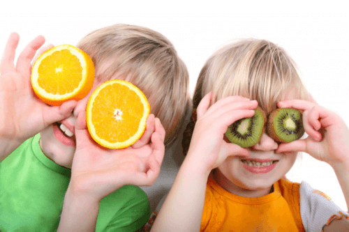 Orangen sind vitaminreiche Lebensmittel.