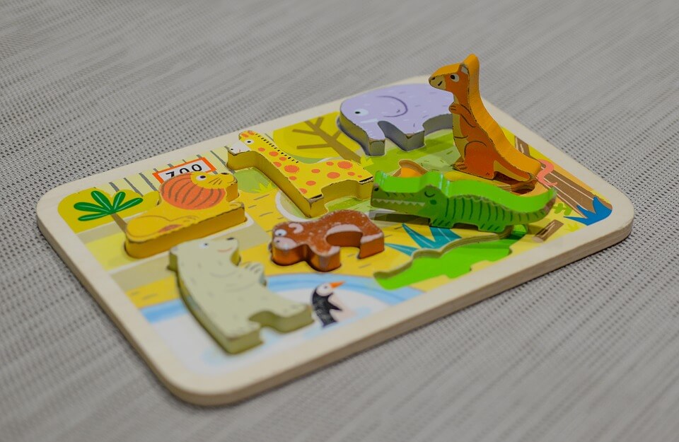 Puzzles als Aktivitäten für 2-jährige Kinder
