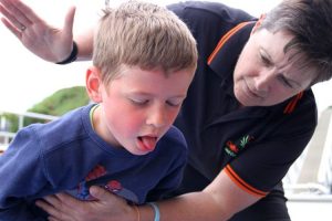 Kinder verschlucken Gegenstände - so solltest du handeln!