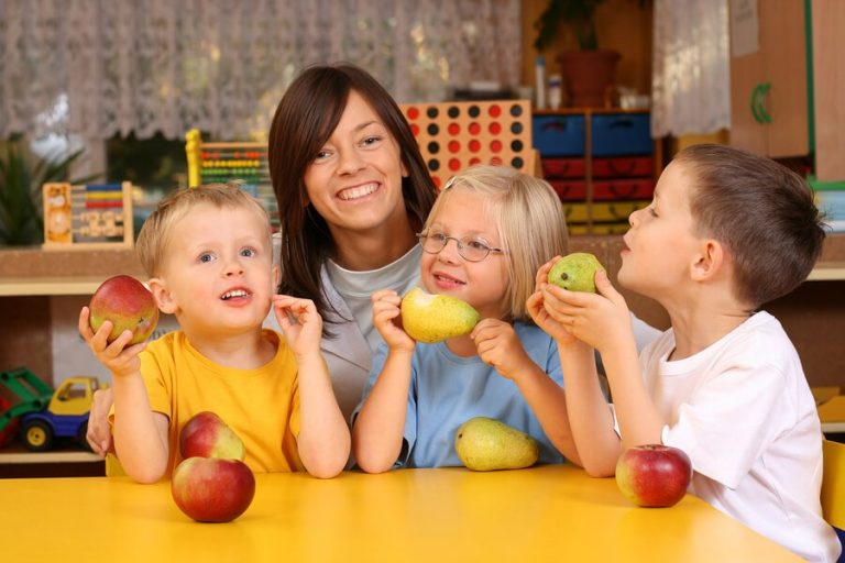 8 gesunde vitaminreiche Lebensmittel für Kinder