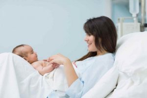 Nach der Geburt: Liebe zwischen Mutter und Baby