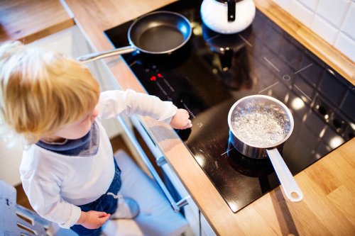 Verbrennungen mit kochendem Wasser verhindern