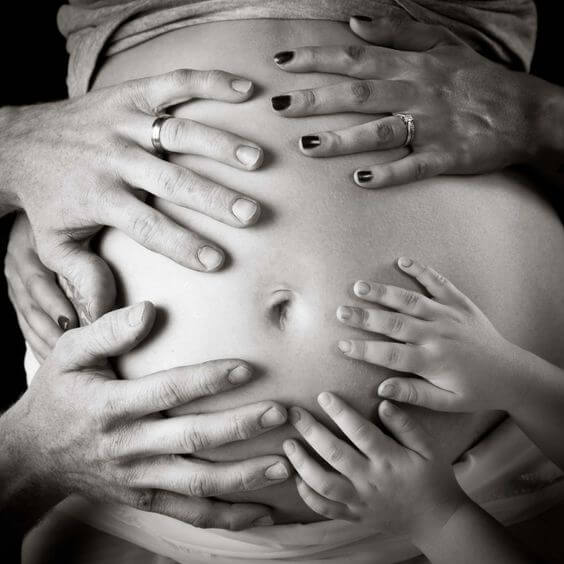 Die Privatsphäre einer Mutter wird durch Gesetze gefährdet