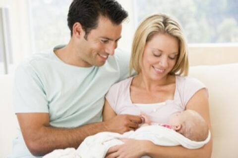 Es kommt zu Veränderungen in der Beziehung durch das erste Baby.