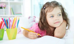 in der Schule abgelenkt, erster Schultag