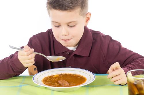 Lebensmittel zur Stärkung der Abwehrkräfte von Kindern enthalten wichtige Nährstoffe.