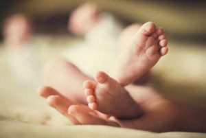 Mütter von Babys kennen das absolute Chaos