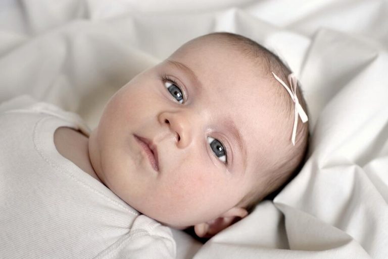 Warum haben Neugeborene blaue Augen