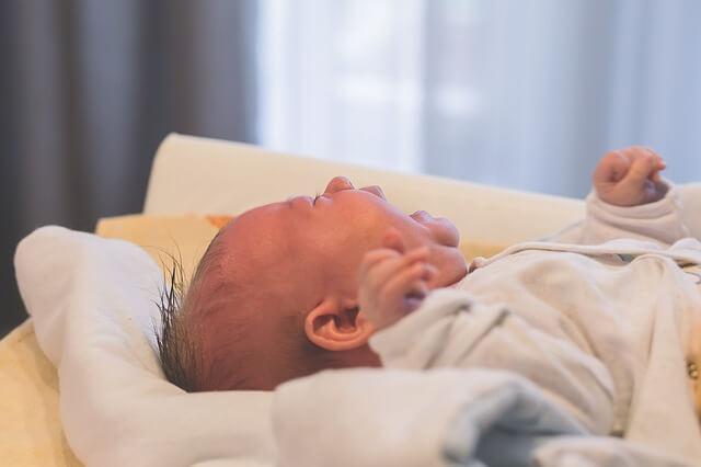 Schreiende Babys beruhigen funktioniert mit diesen Tipps
