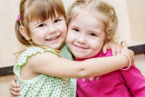 Gleichaltrige Cousins: eine ganz besondere Beziehung
