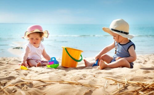 Babys am Strand