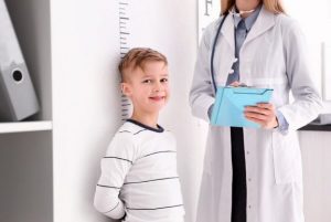 Wann ist das Wachstum und die Entwicklung bei Jungen abgeschlossen?