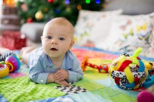 Die Vorteile von Aktivitätsdecken für Babys