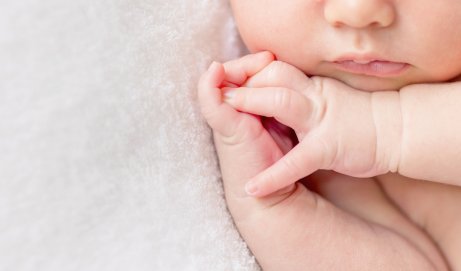 Die Haut von Neugeborenen ist sehr zart und äußerst empfindlich