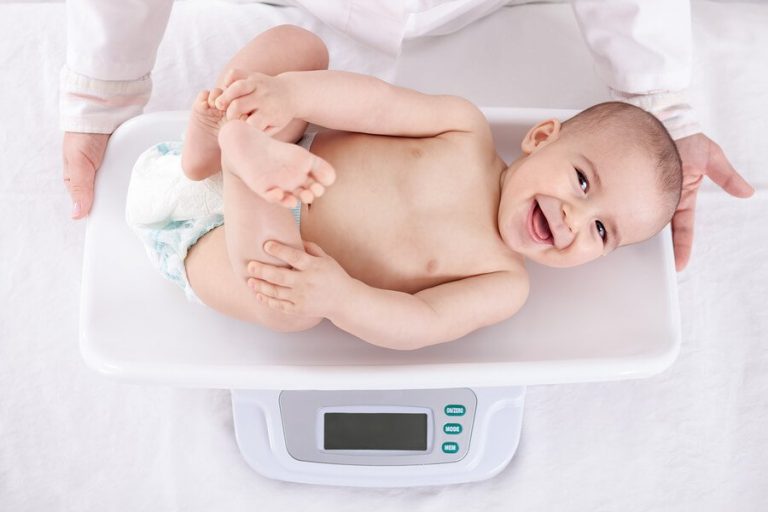 Die Gewichtszunahme von Babys im ersten Lebensjahr