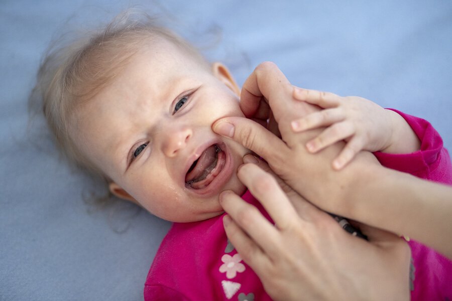 Wenn Babys zahnen: Wie lassen sich die Schmerzen lindern?