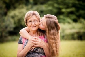 Oma und Enkelin