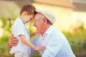 Großeltern hinterlassen Spuren in der Seele ihre Enkelkinder