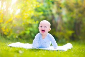 Krabbeln hat für Babys viele Vorteile