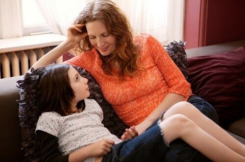 Sage deinem Kind mit deiner Körpersprache, dass du es liebst.