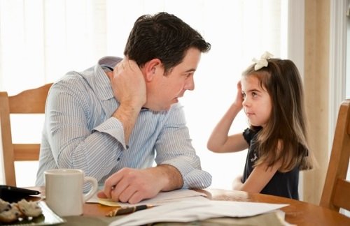 In dysfunktionalen Familien gibt es oft ernste Kommunikationsprobleme