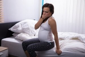 Frau in Mehrlingsschwangerschaft