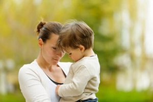 Trennungsangst bei Kindern: Mutter mit Sohn