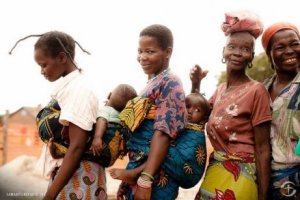 Mütter mit Babys im Kongo