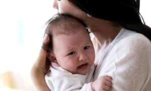 Schrecklicher Augenblick: Du lässt dein Baby ungewollt fallen!